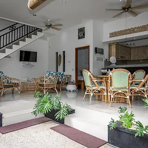 villa-aniela.hotelsseminyak.net/