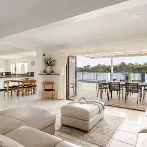 20-noosa-parade.queenslandhotels.net/