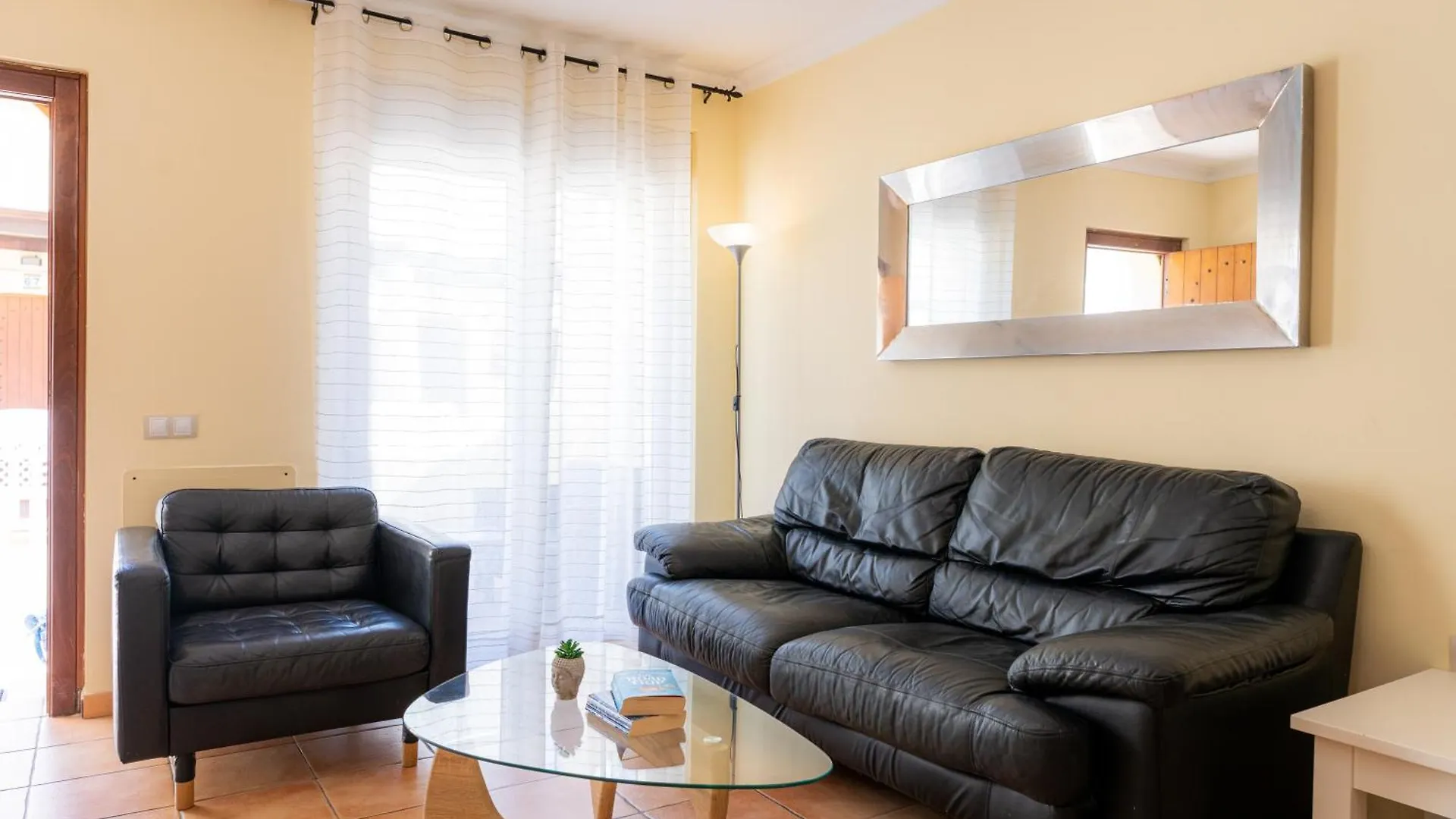 Villas Y Apartamentos El Sultan コラレホ